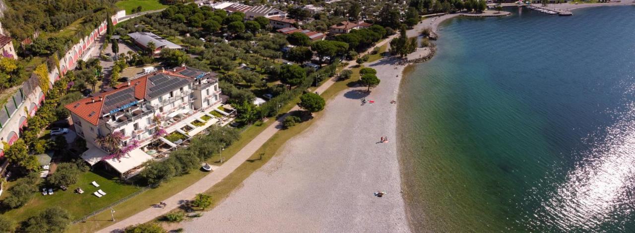 Hotel Baia Azzurra - Lake Front Torbole Sul Garda Екстериор снимка